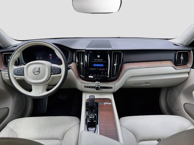 Used 2022 Ice White Volvo Momentum image 16