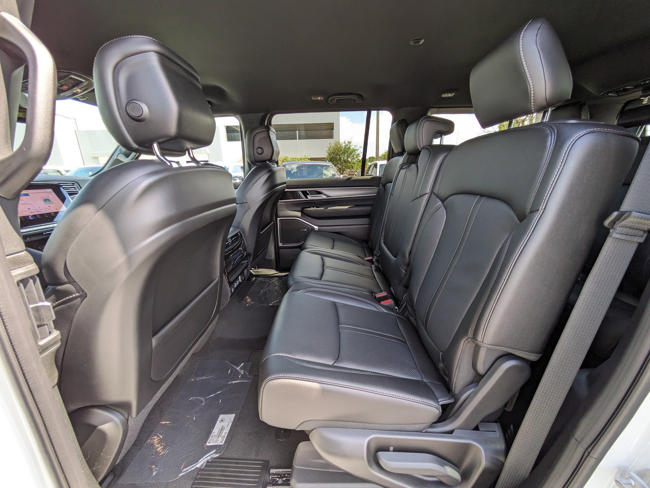 2025 Jeep Wagoneer Series I - Photo 15