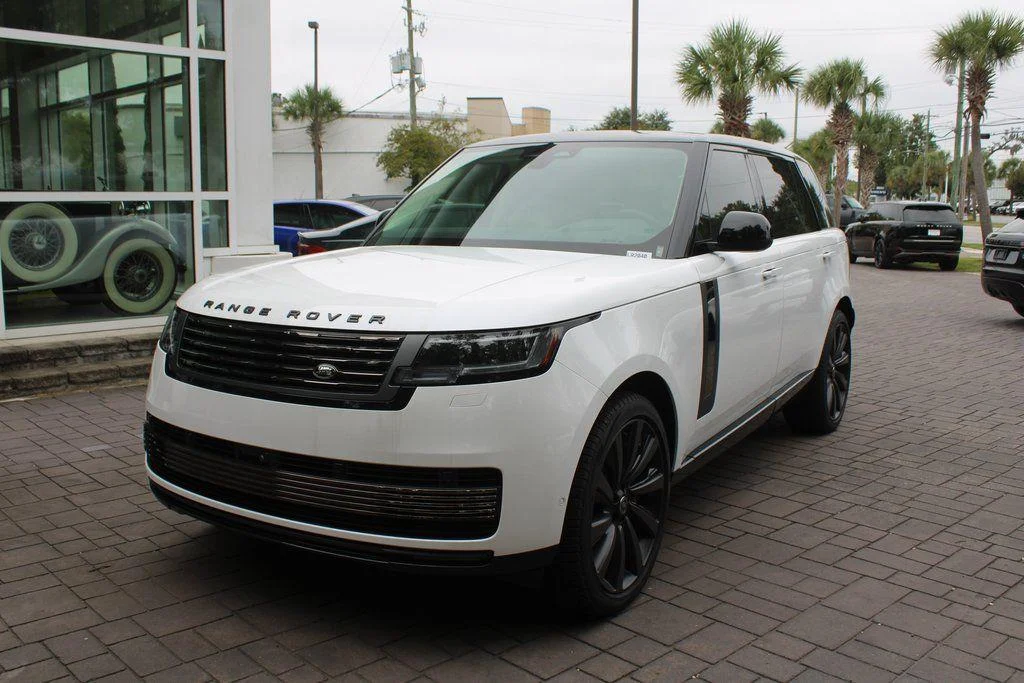 New 2024 Ostuni Pearl White Land Rover SV image 16