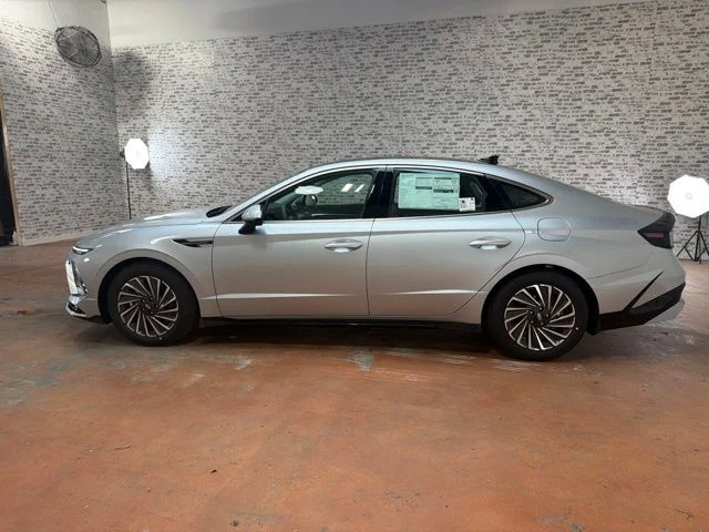 New 2026 Aero Silver Hyundai Limited image 4