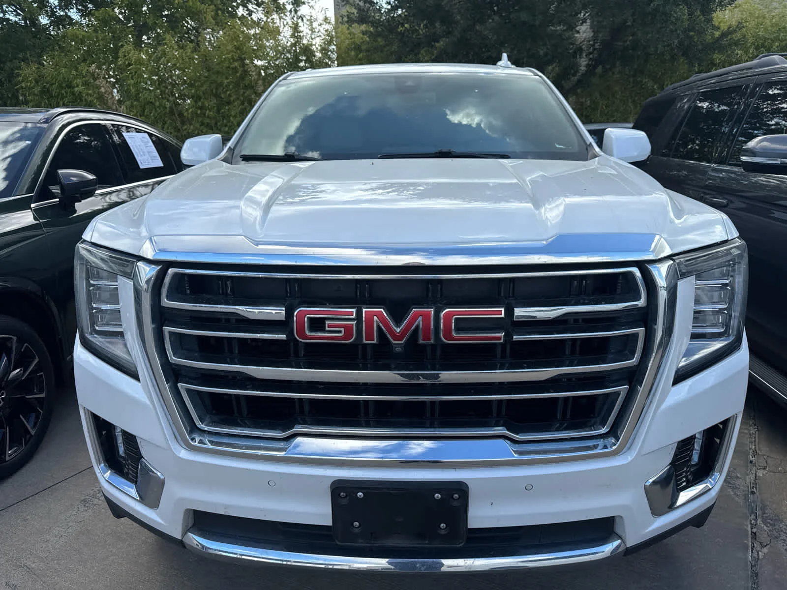 Used 2021 White Frost Tricoat GMC SLT image 5