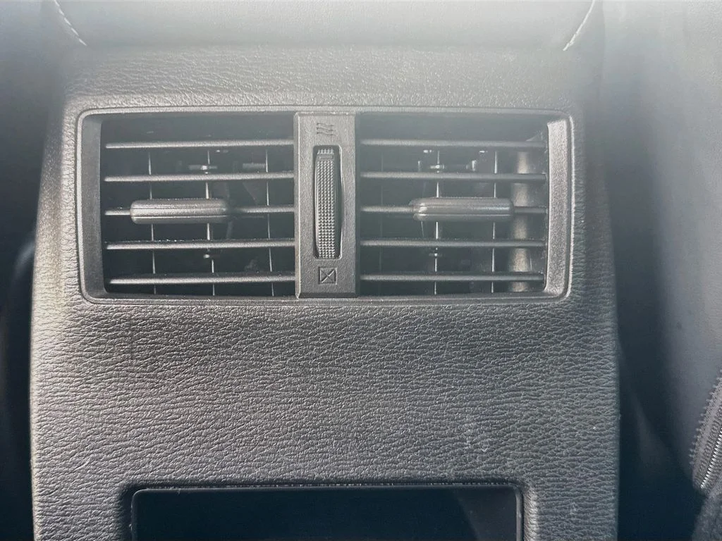 Used 2022  Mitsubishi  image 28