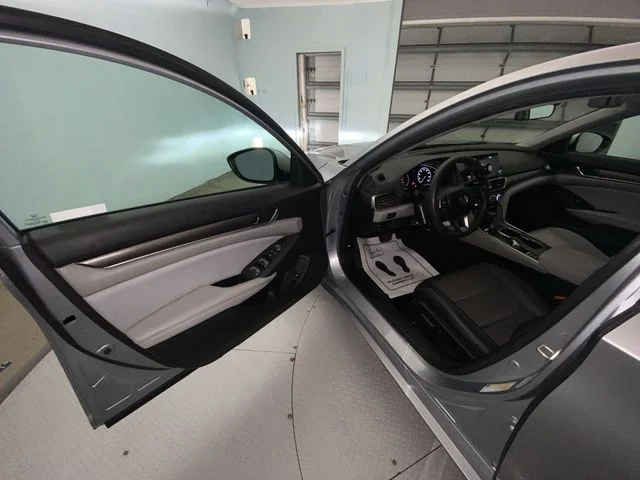Used 2018  Honda LX image 11