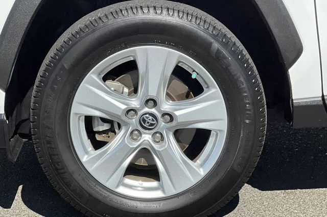 Used 2019 White Toyota XLE image 32