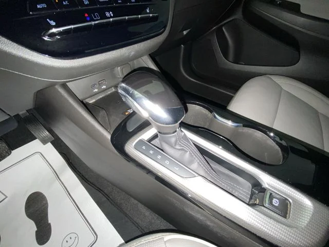 Used 2024 White Buick Avenir image 19