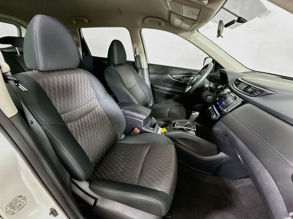 Used 2018 Pearl White Nissan SV image 27