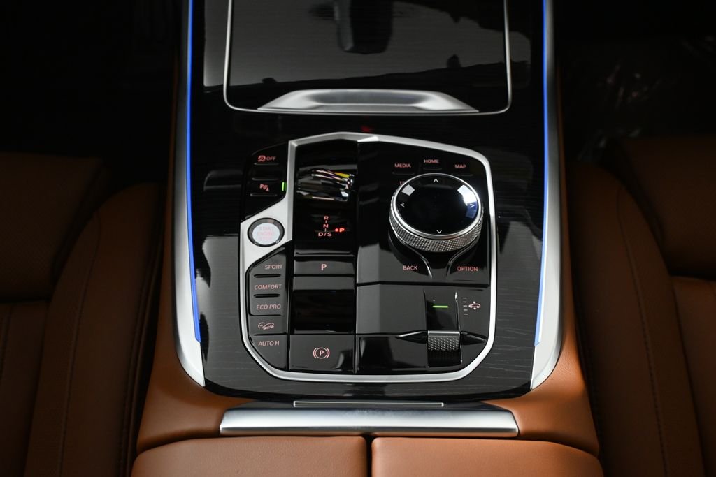 New 2027 Black Sapphire Metallic BMW M60i image 24