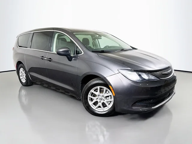2022 Chrysler Voyager LX