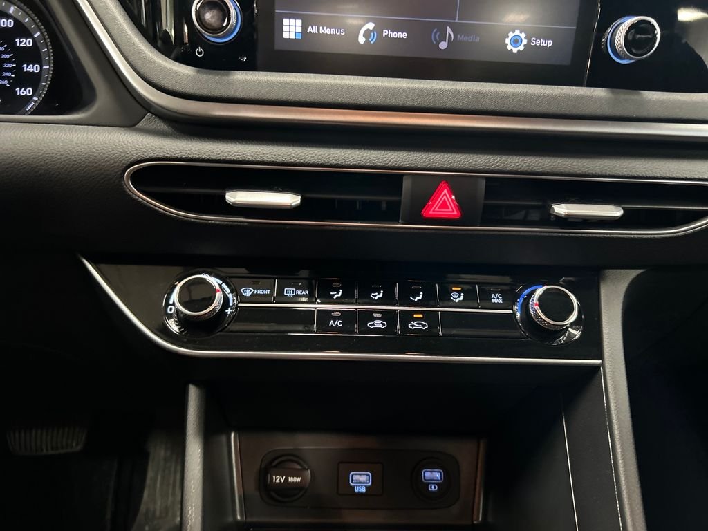 Certified Used 2022 Black Hyundai SE image 19