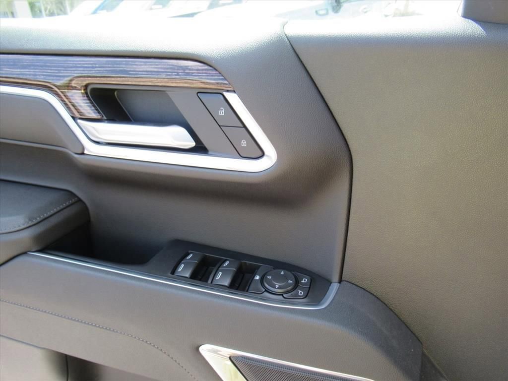 New 2026 Sterling Metallic GMC Elevation image 25