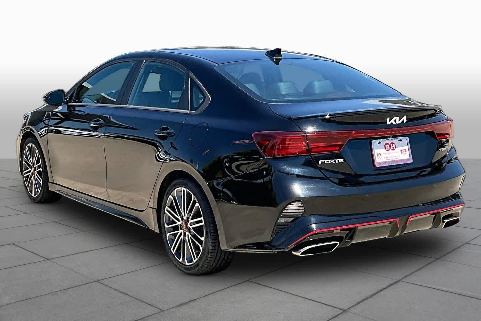 Used 2022 Aurora Black Kia GT image 9