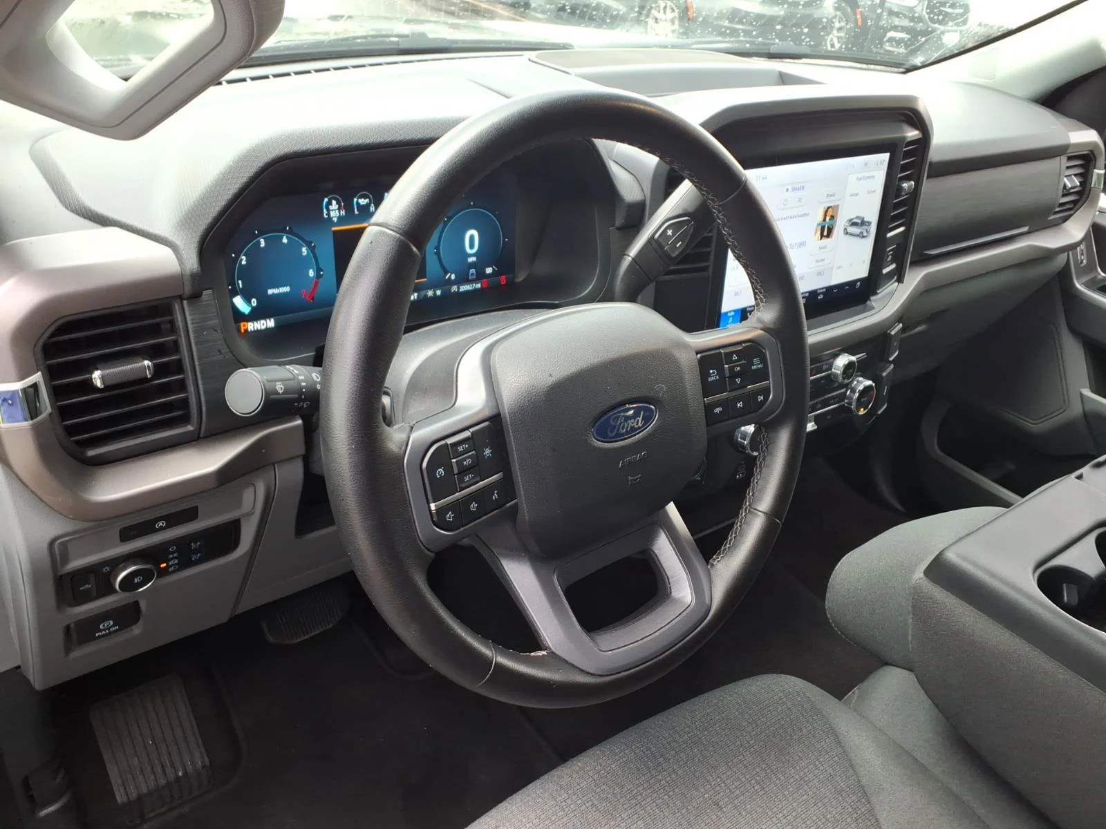 Used 2025 Gray Metallic Ford XLT image 9
