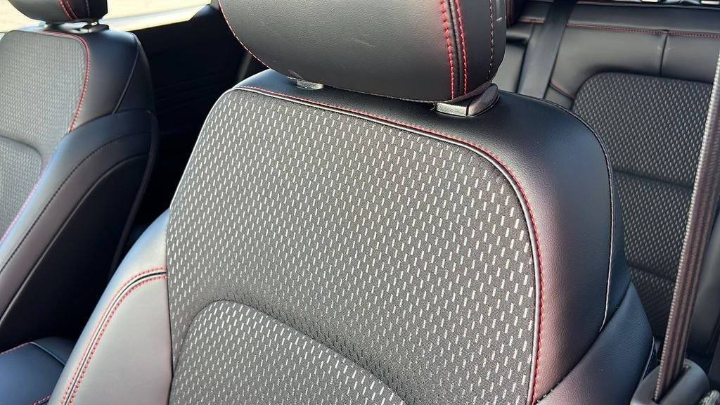 2025 Ford Escape ST-Line Select - Photo 19