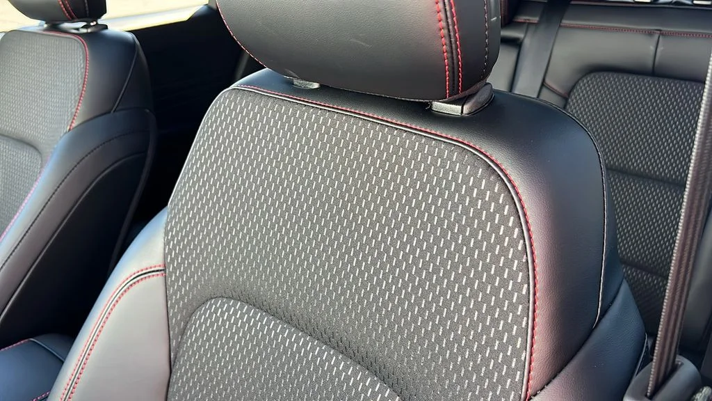 2025 Ford Escape ST-Line Select - Photo 19