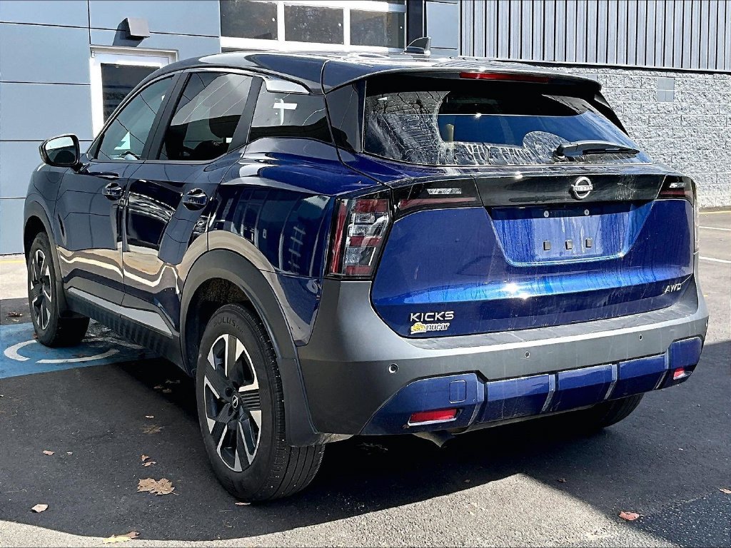 Used 2025 Blue Nissan SV image 5