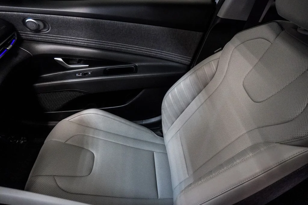Used 2025 White Hyundai Limited image 29
