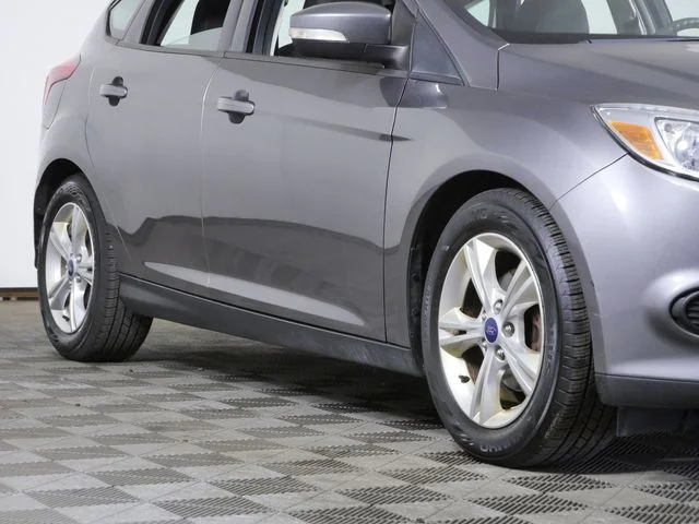 Used 2013  Ford SE image 2