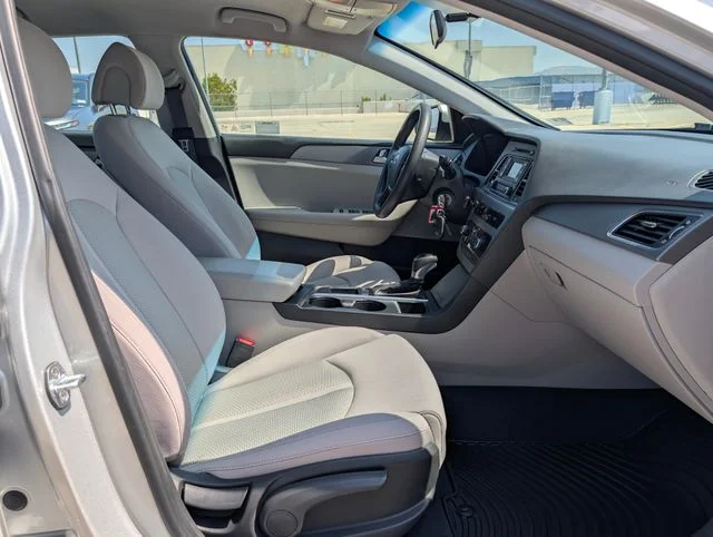 Used 2017 Silver Hyundai Base image 10