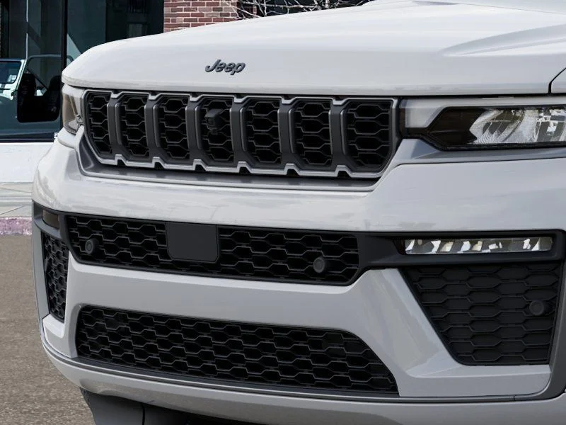New 2026 Bright White Clear-Coat Exterior Paint Jeep Limited Reserve image 11