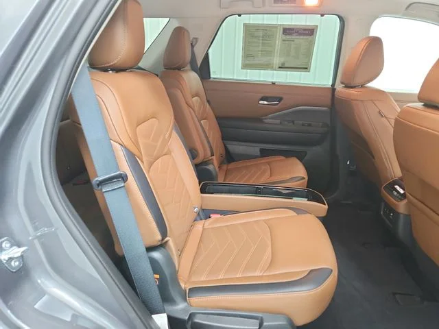 Used 2024 Gray Nissan Platinum image 43