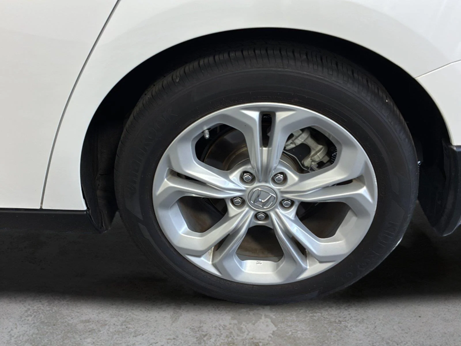Used 2024 Platinum White Pearl Honda LX image 9