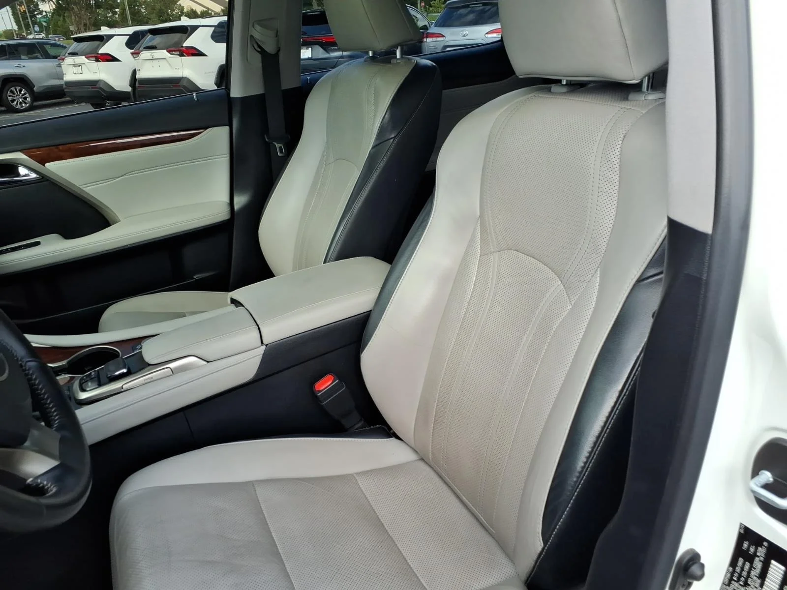 Used 2019 Eminent White Pearl Lexus RX 350L Premium image 21