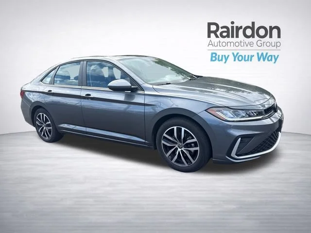 Used 2025  Volkswagen SE image 1