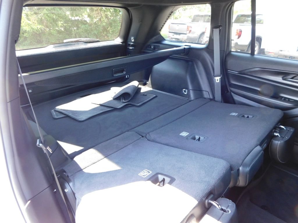 Used 2024 White Jeep Altitude image 27