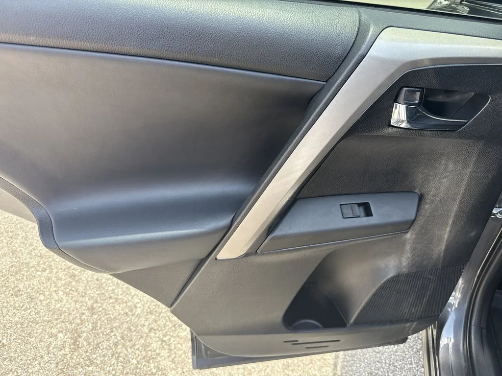 Used 2017 Gray Toyota XLE image 21