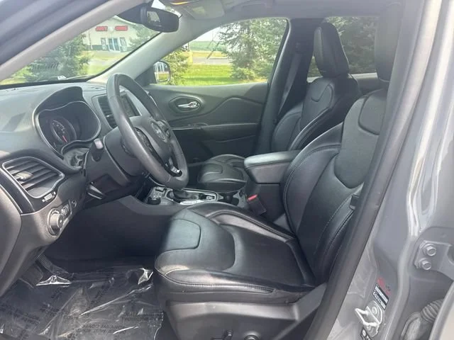 Used 2023 Gray Jeep Altitude Lux 4x4 image 11