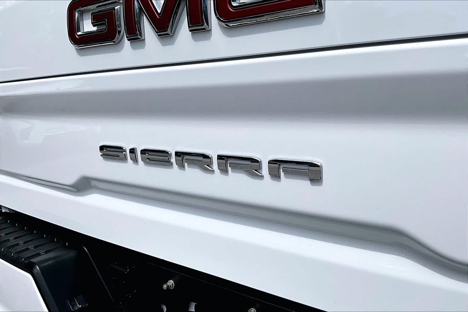Used 2024 Summit White GMC AT4 image 10