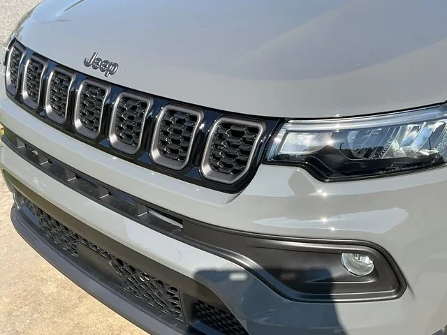 New 2026 Sting-Gray Clearcoat Jeep Latitude image 10