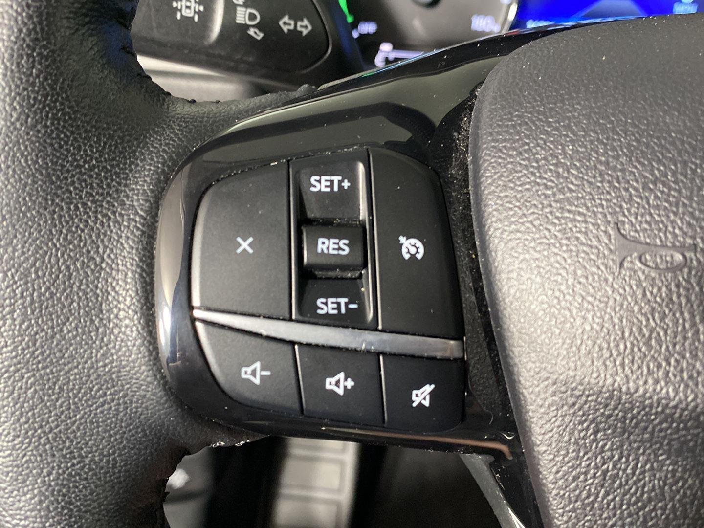 Used 2021 Red Metallic Ford SE image 23
