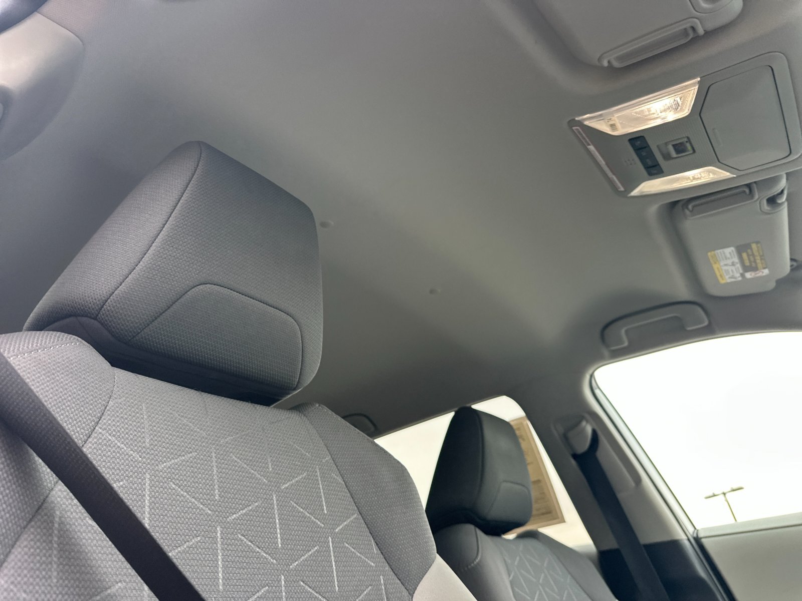 Used 2022 White Toyota XLE 4D Sport Utility image 20