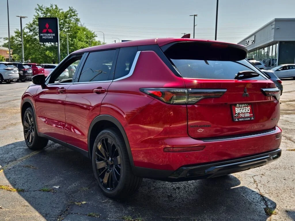 New 2026 Red Mitsubishi LE image 12