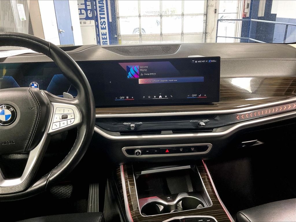 Used 2025 Black BMW xDrive40i image 18