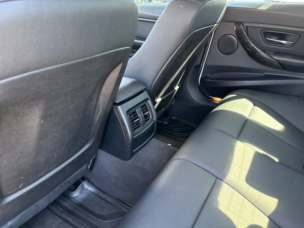 Used 2015 White BMW 320i xDrive image 27