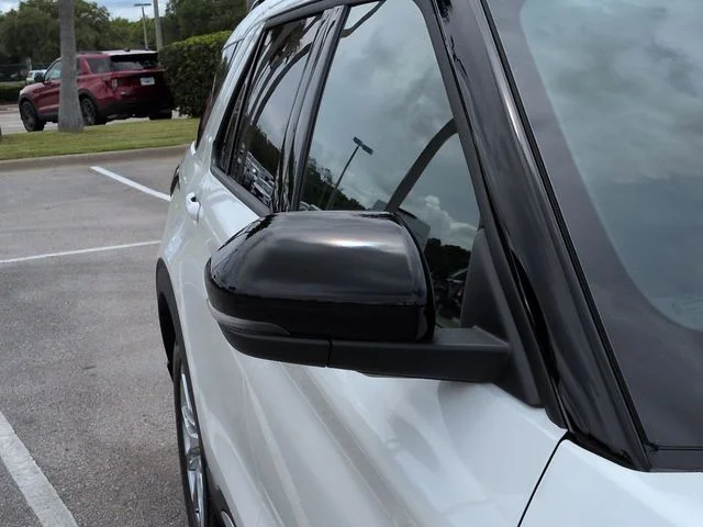 New 2026 Star White Metallic Tri-Coat Ford Platinum™ image 12