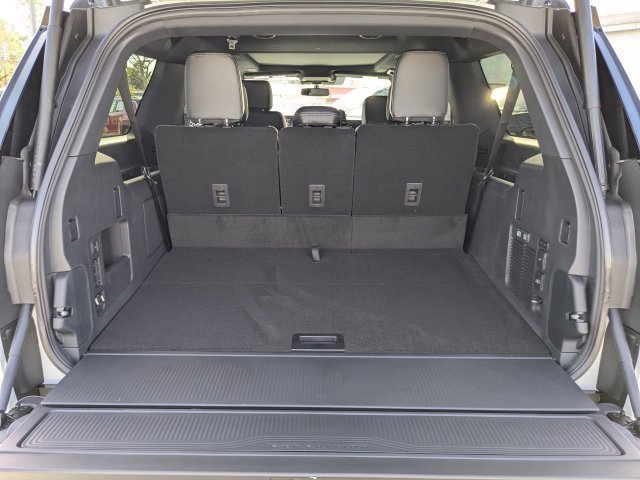 New 2025 Star White Metallic Tri-Coat Ford Platinum® MAX image 14