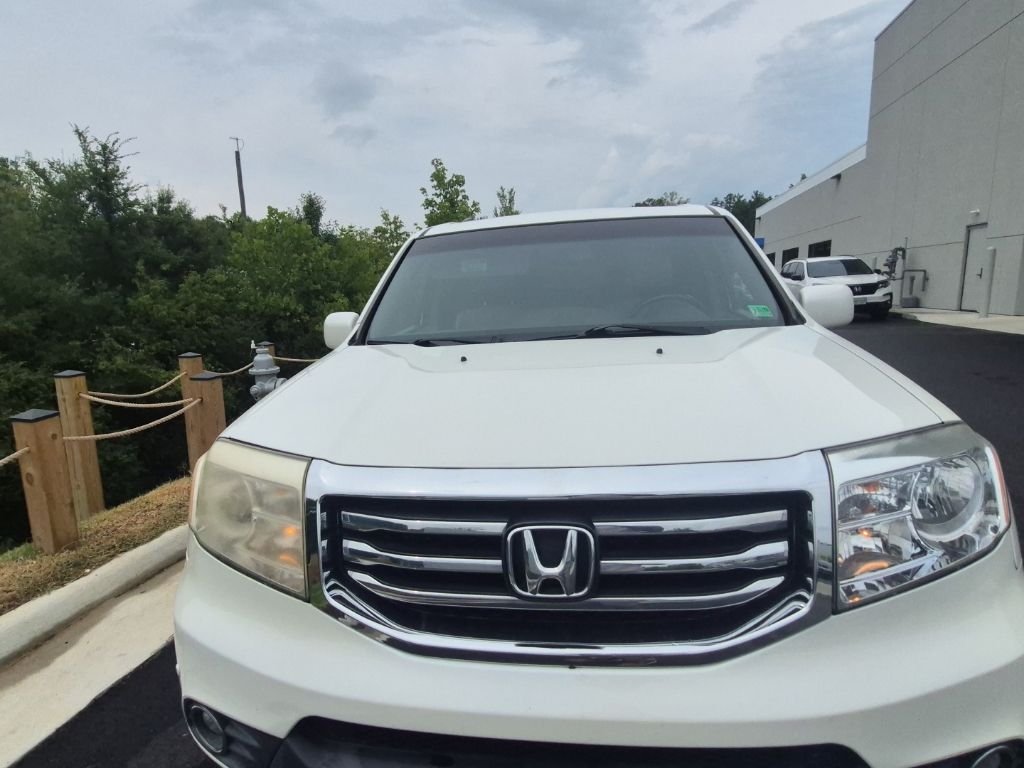 Used 2014 Taffeta White Honda Touring image 6