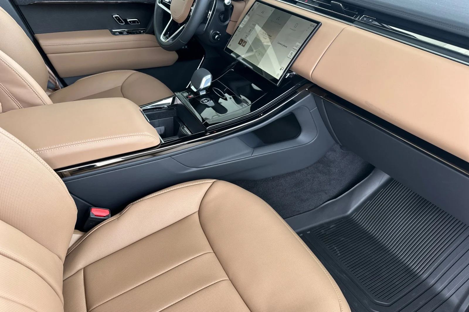 New 2026 Fuji White Land Rover SE image 16