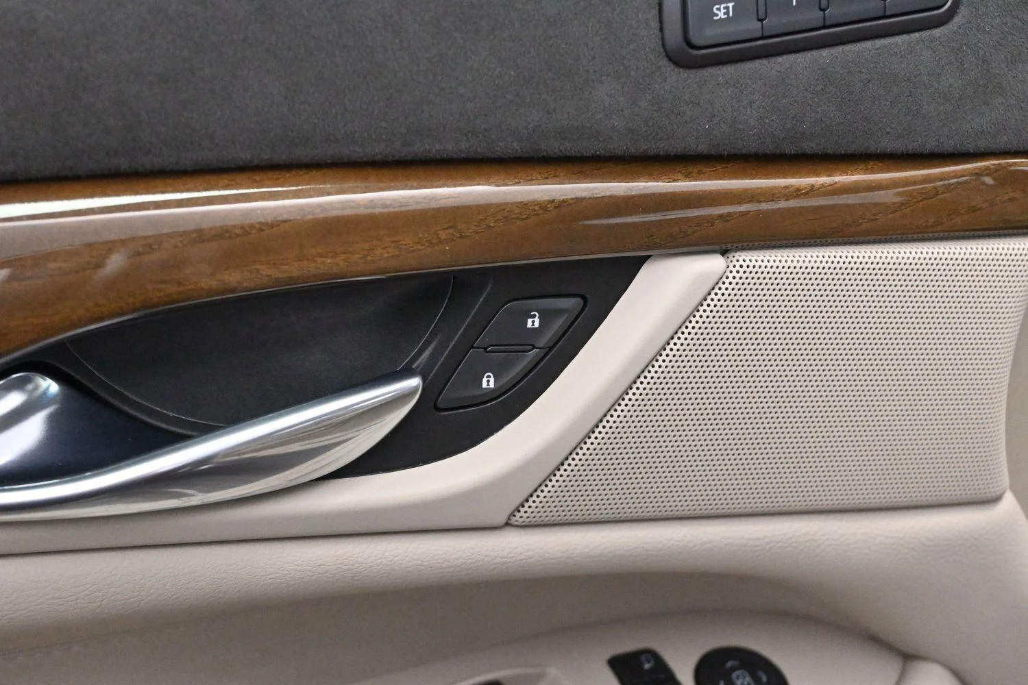 Used 2019 DARK ADRIATIC BLUE METALLIC Cadillac Premium Luxury image 11