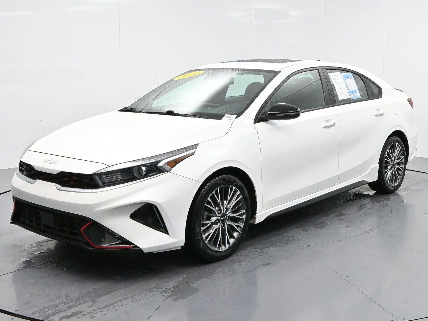 Used 2022 Snow White Pearl Kia GT-Line image 3