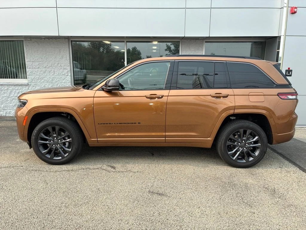 New 2026 Copper Shino Metallic Clear-Coat Exterior Paint Jeep Limited Reserve image 2