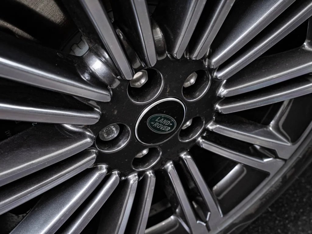 New 2026 Fuji White Land Rover Dynamic image 8