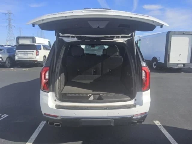 Used 2025 White GMC AT4 image 7