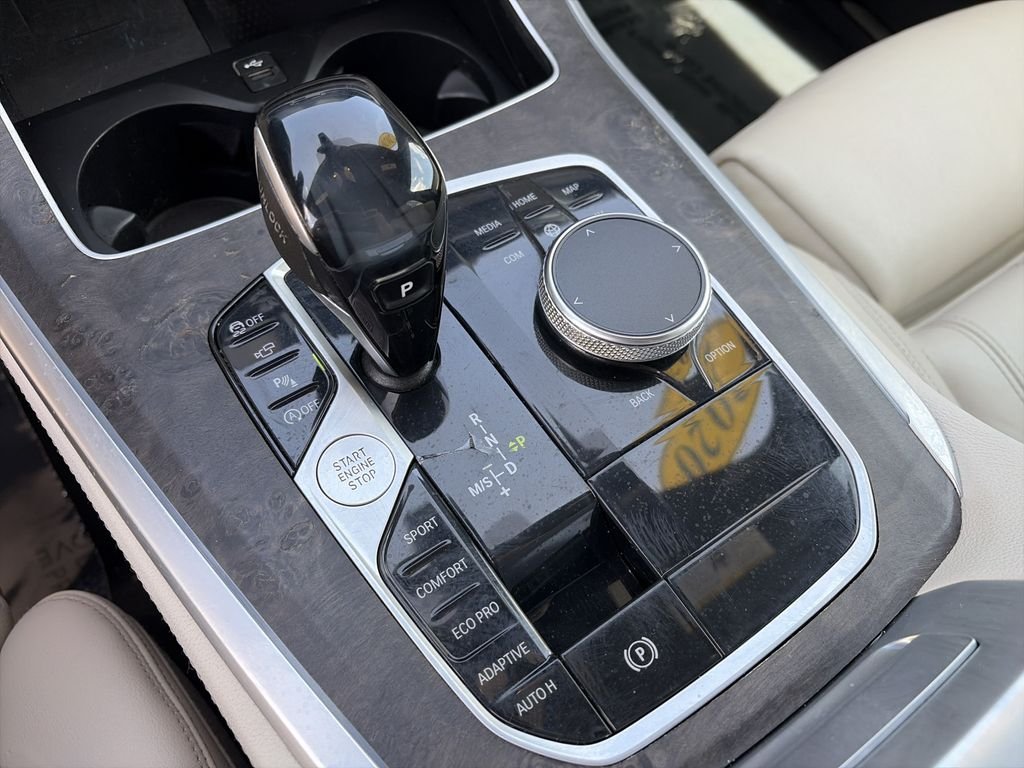 Used 2020 White BMW sDrive40i image 25