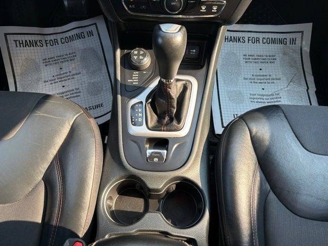 Used 2016 Bright White Clearcoat Jeep Trailhawk image 23