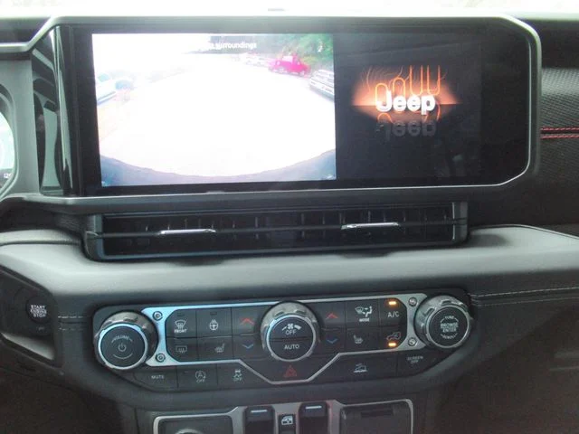 Certified Used 2025  Jeep Rubicon image 29