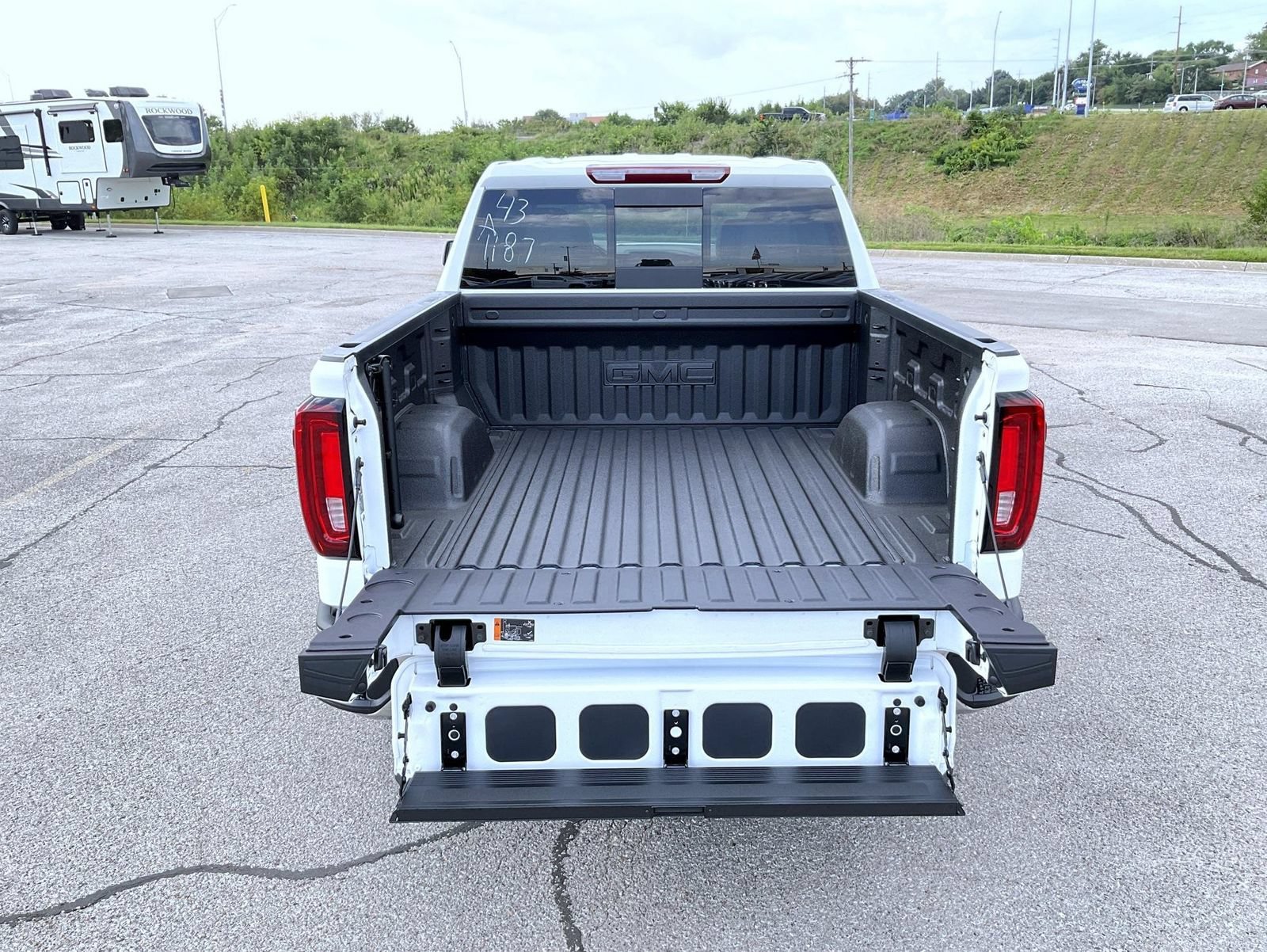 2026 GMC Sierra 1500 SLT - Photo 21